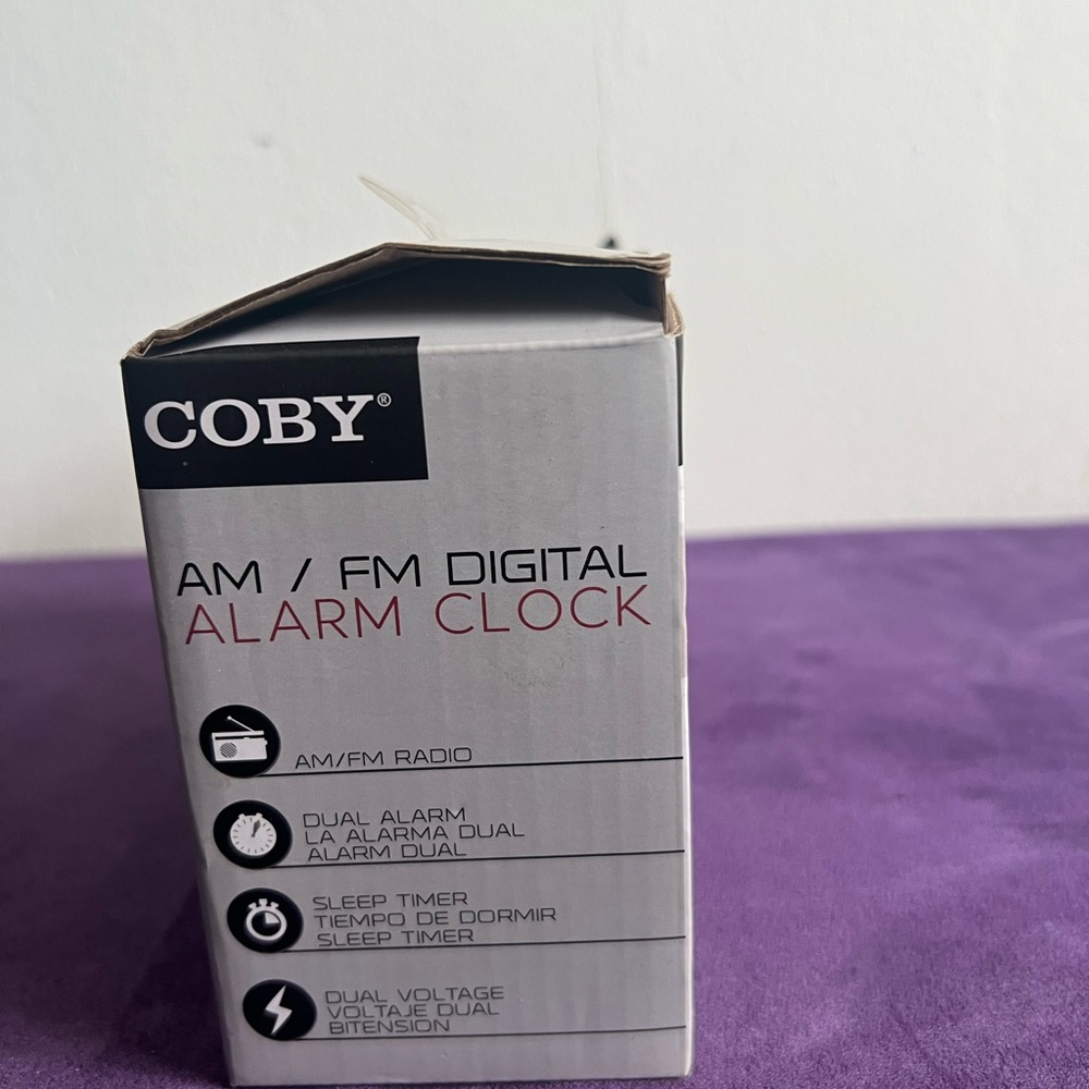 Coby alarm clock and am/fm radio